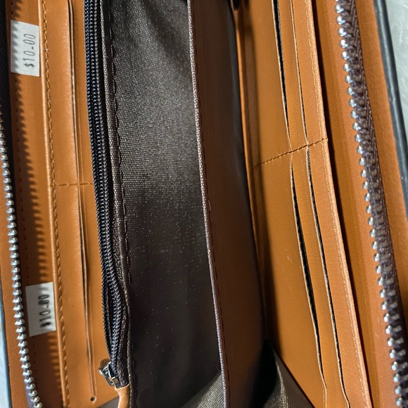 Wallet Brand New Never Used - Picture 4 of 11